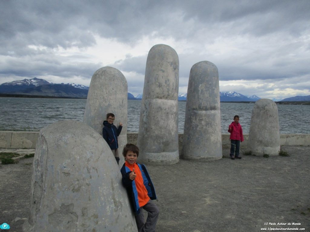 Puerto Natales - Monument de la main