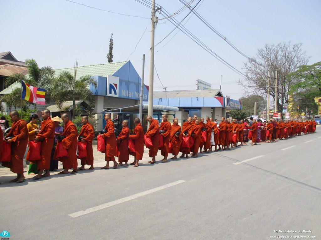 Procession à Nyaung Swhe